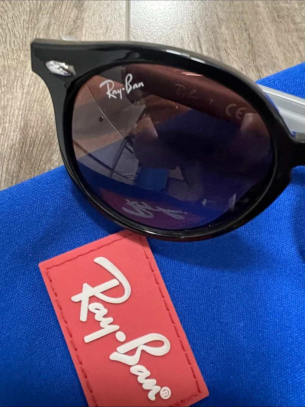 🔥🔥Ray-Ban Kids Black Sunglasses with Blue Pouch